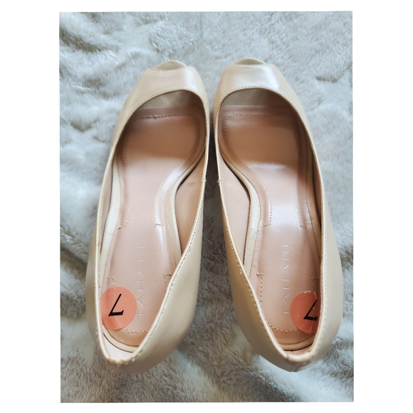 Tahari leather pep toe heels - Picture 11 of 11